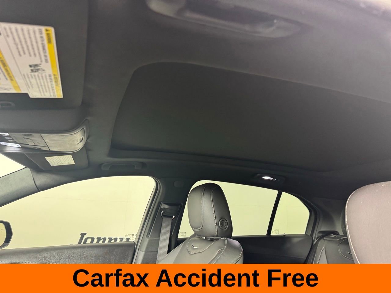 Used 2025 Cadillac XT4 Premium Luxury image 3