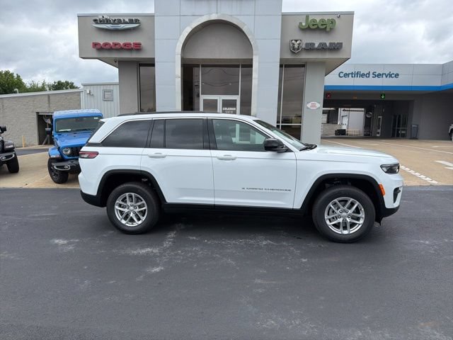 New 2026 Jeep Grand Cherokee Laredo RWD image 2