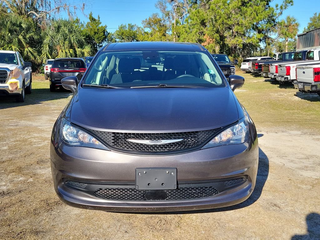 Used 2023 Chrysler Voyager LX image 6
