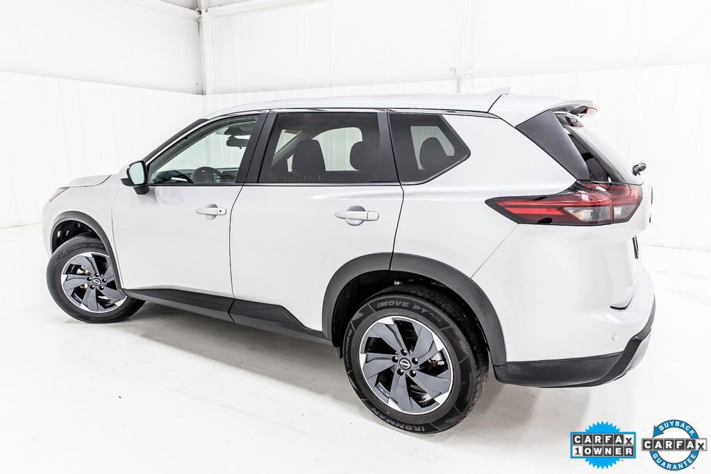 Used 2025 Nissan Rogue SV image 4