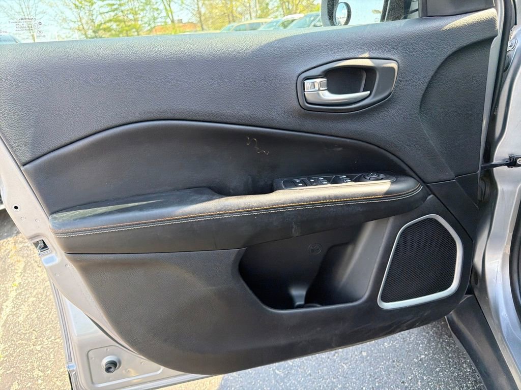 Used 2018 Jeep Compass Latitude w/ Popular Equipment Group image 11