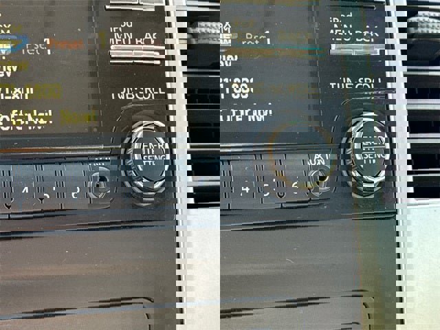 Used 2014 Nissan Frontier SV image 24