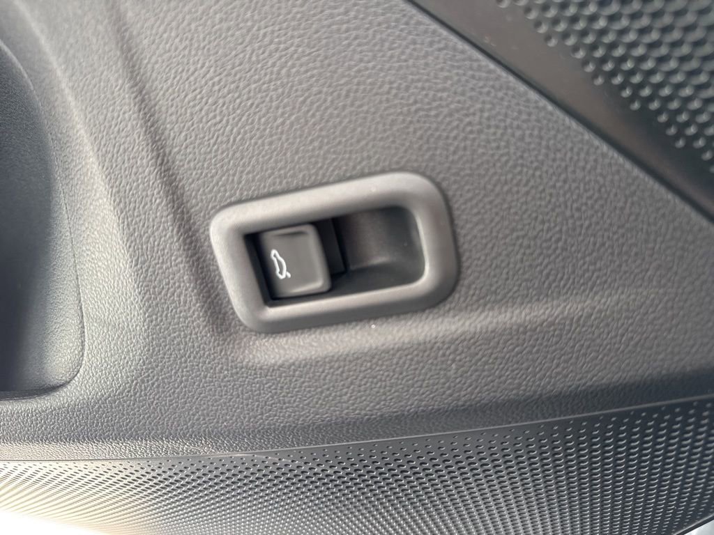 New 2026 Volkswagen Tiguan SE R-Line AWD/4WD image 22