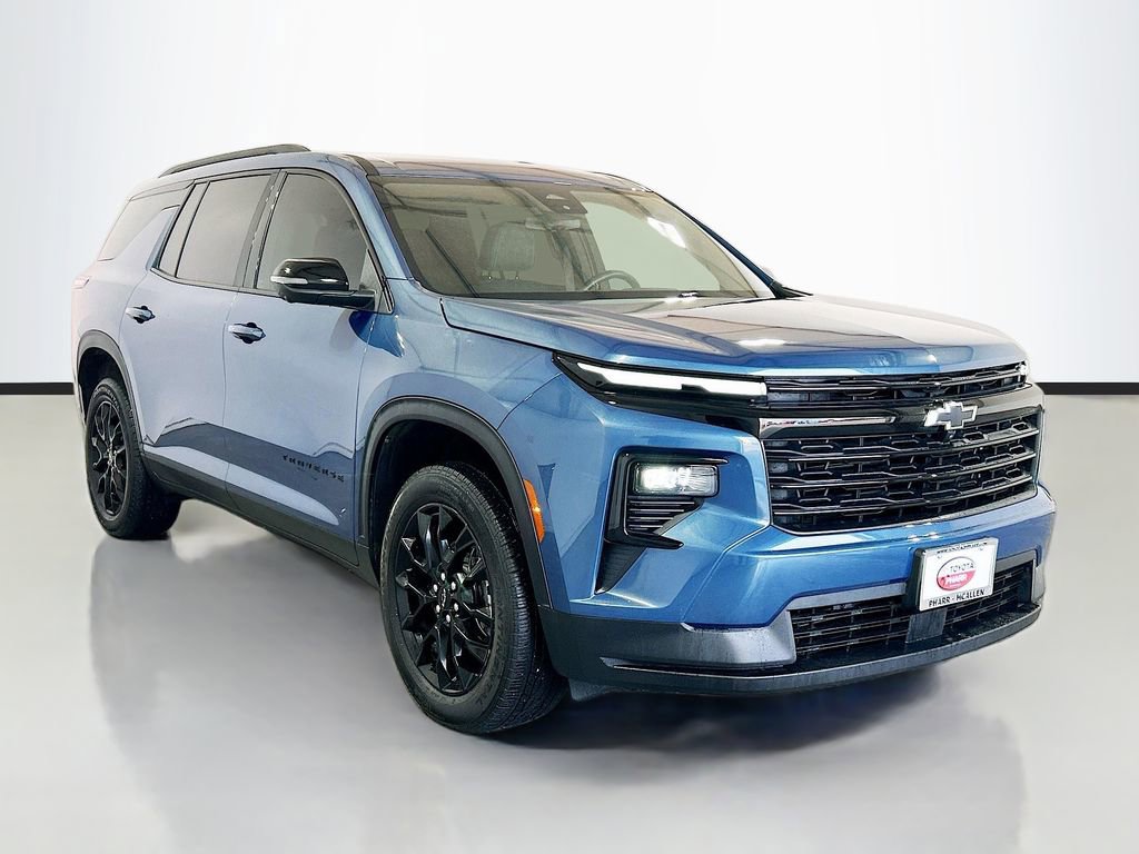 Used 2025 Chevrolet Traverse LT w/ Midnight/Sport Edition image 3