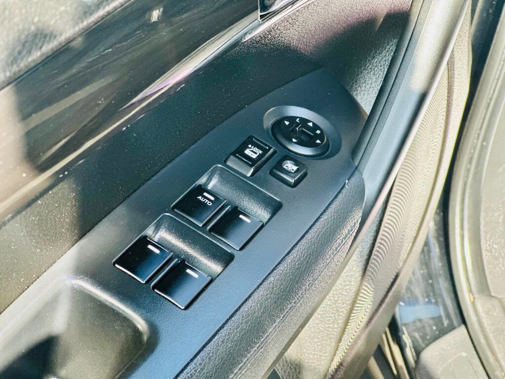 Used 2011 Kia Sorento LX w/ Convenience Pkg image 10