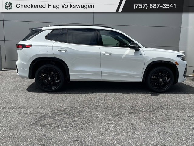 New 2025 Volkswagen Tiguan SE R-Line image 26
