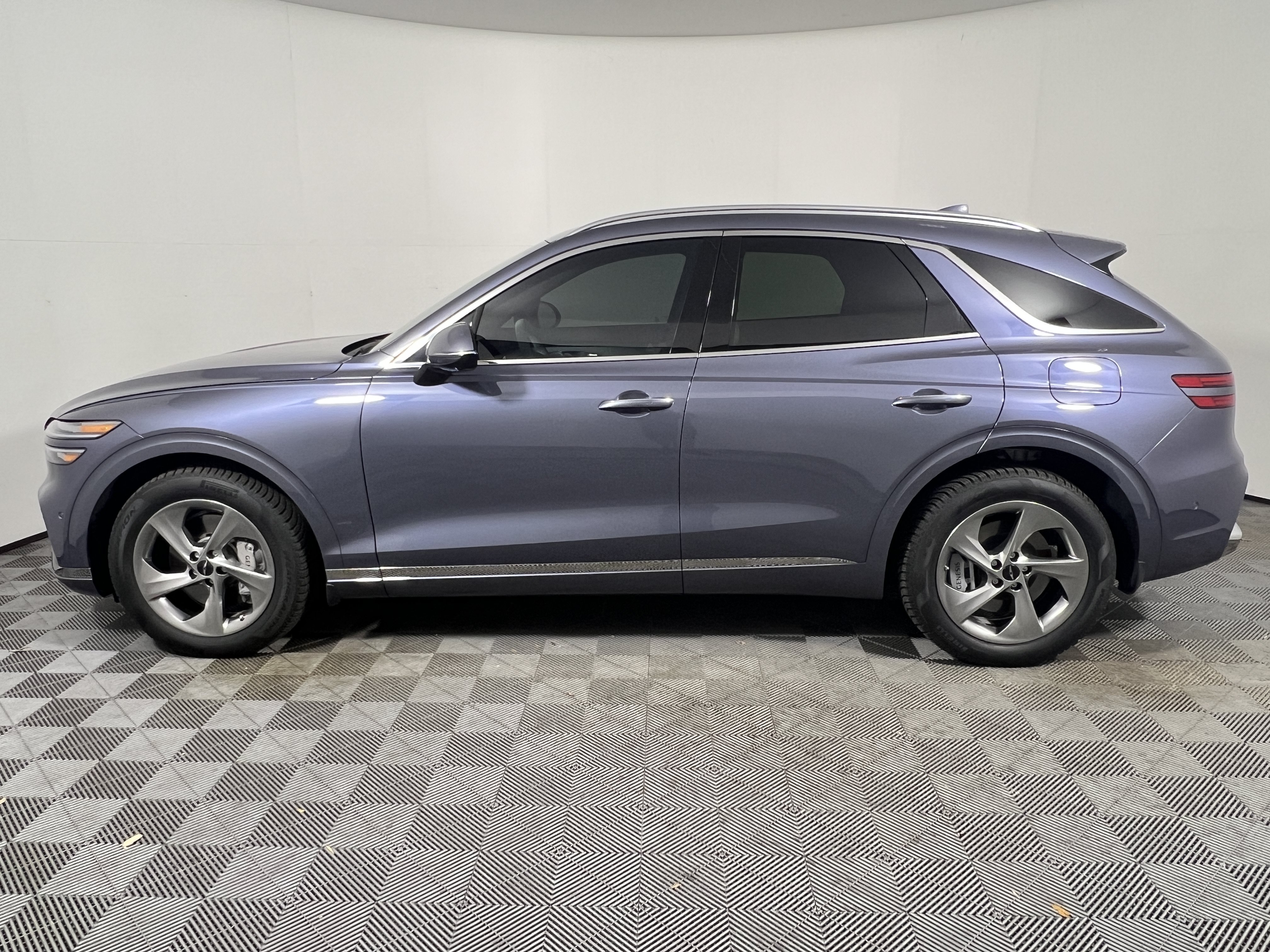Used 2026 Genesis GV70 2.5T Advanced AWD/4WD image 2