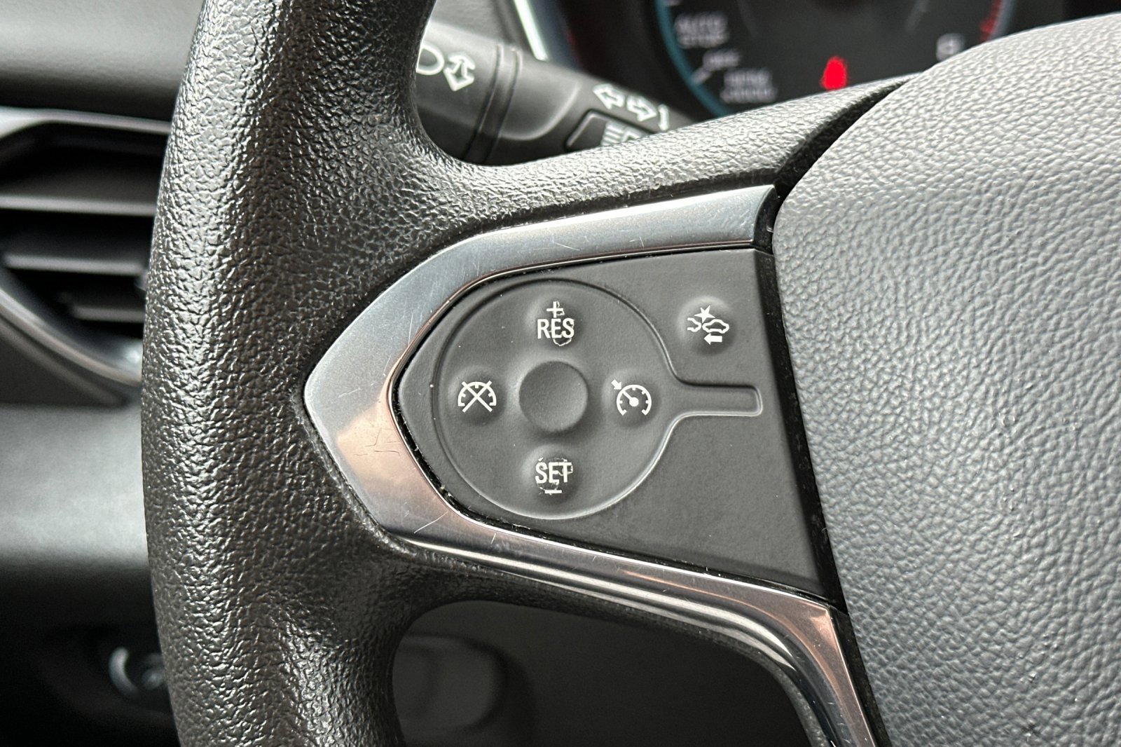 Used 2020 Chevrolet Traverse LS image 38