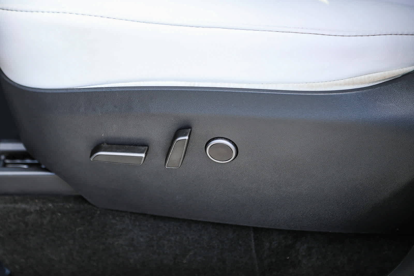 Used 2025 Tesla Model Y Performance AWD/4WD image 19