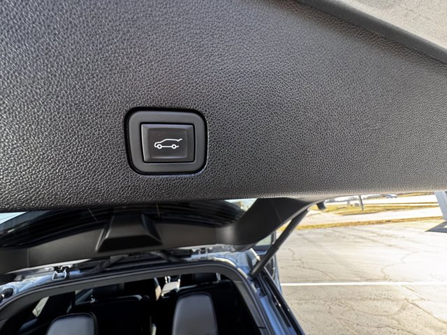 Used 2024 Cadillac XT6 Sport w/ Technology Package image 9