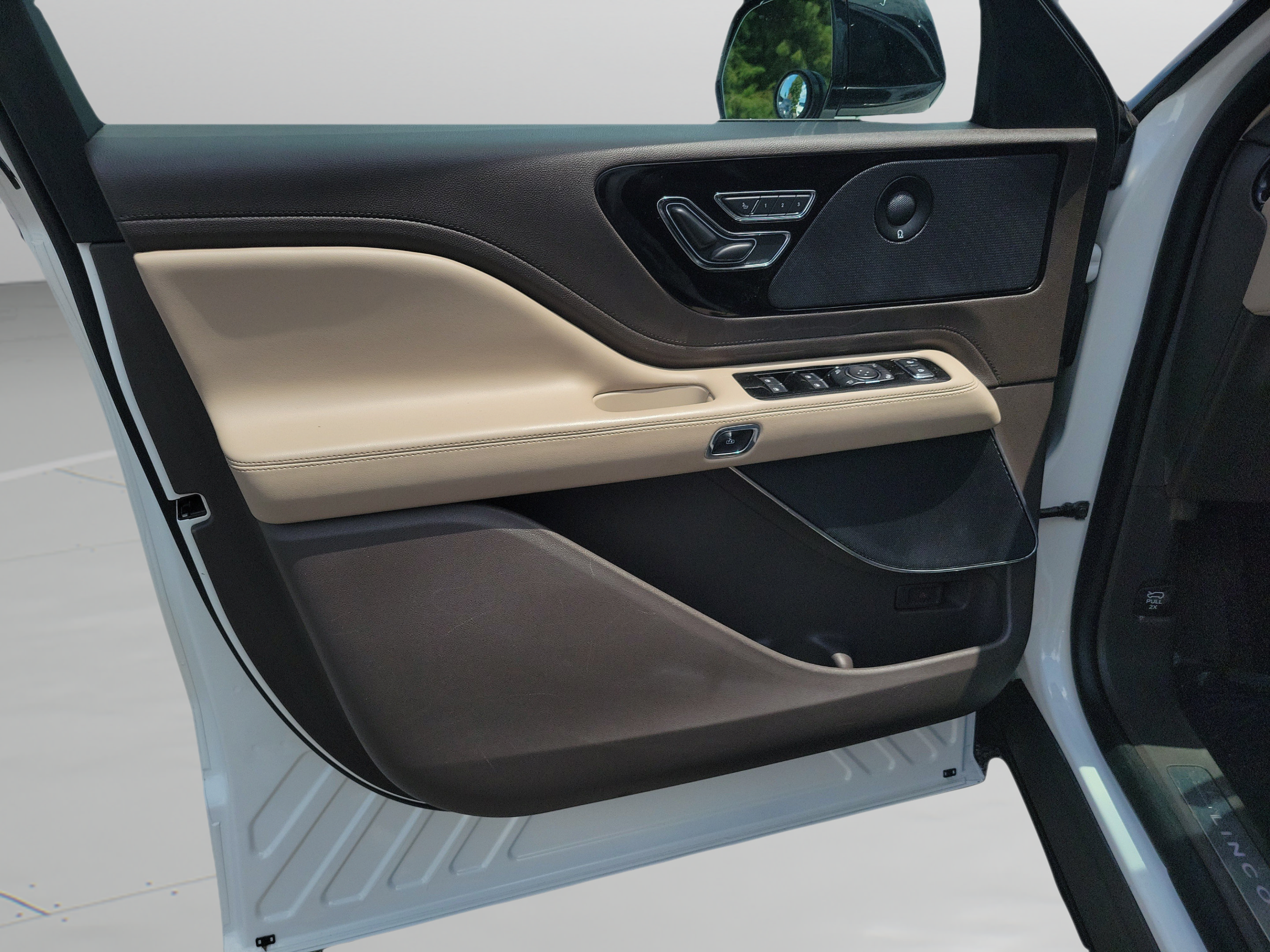 Used 2020 Lincoln Aviator Reserve RWD image 16