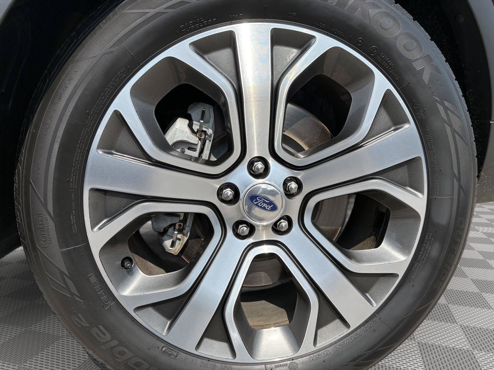 Used 2018 Ford Explorer Platinum AWD/4WD image 9