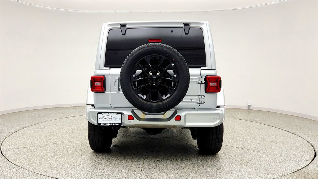 Used 2022 Jeep Wrangler Unlimited Sahara AWD/4WD image 6
