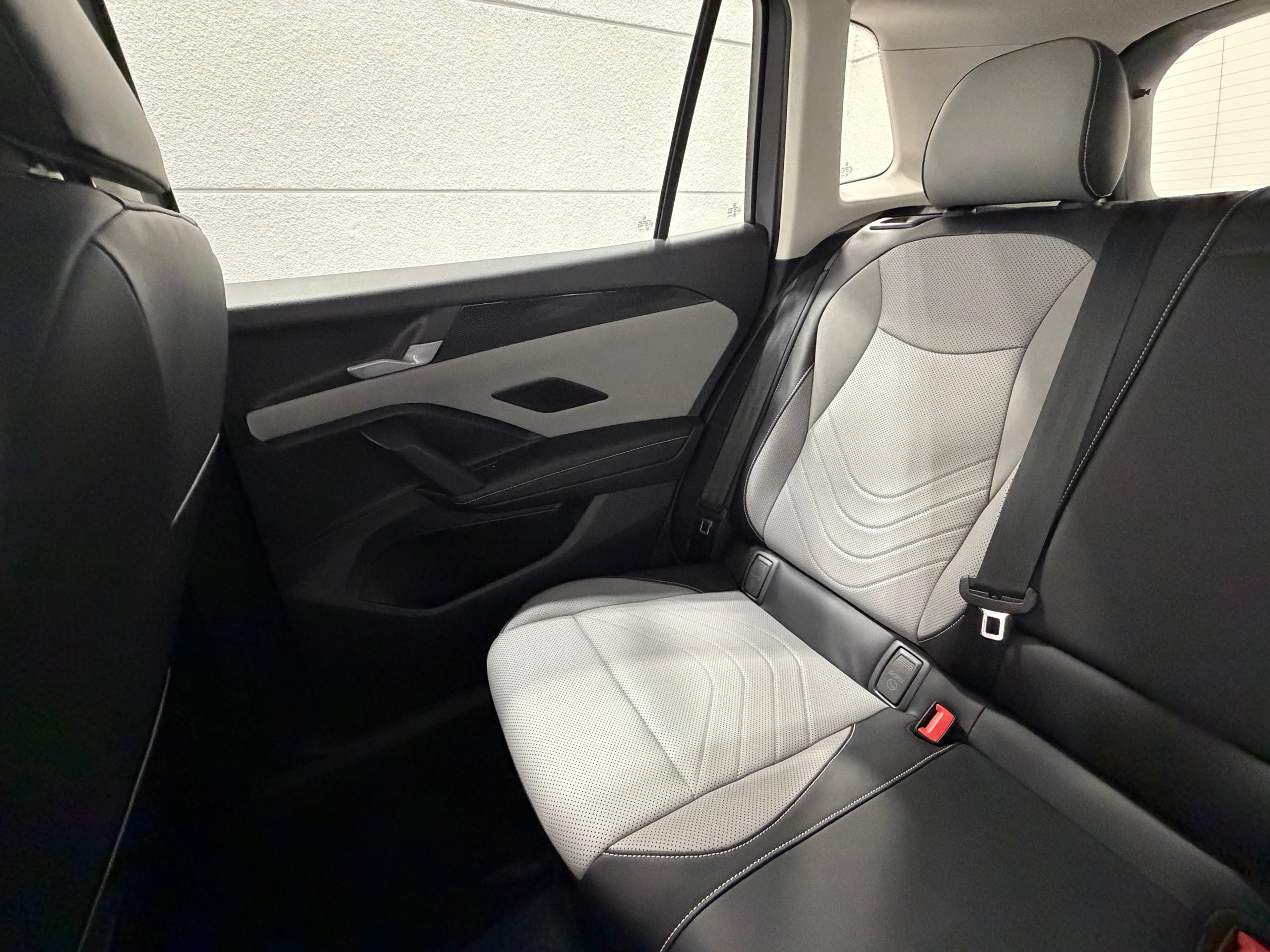 Used 2026 Volkswagen Tiguan SE FWD image 34