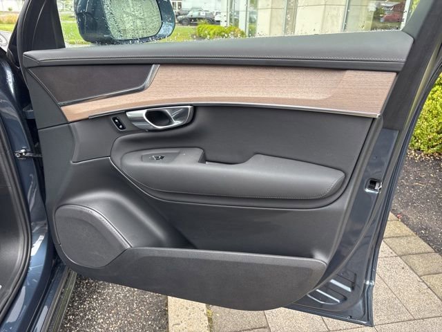 Used 2025 Volvo XC90 B6 Plus AWD/4WD image 16