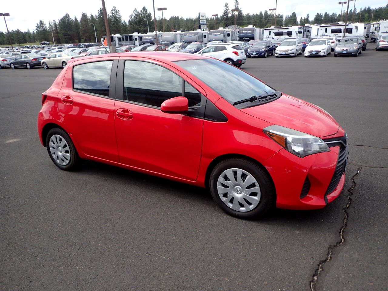 Used 2015 Toyota Yaris L image 7