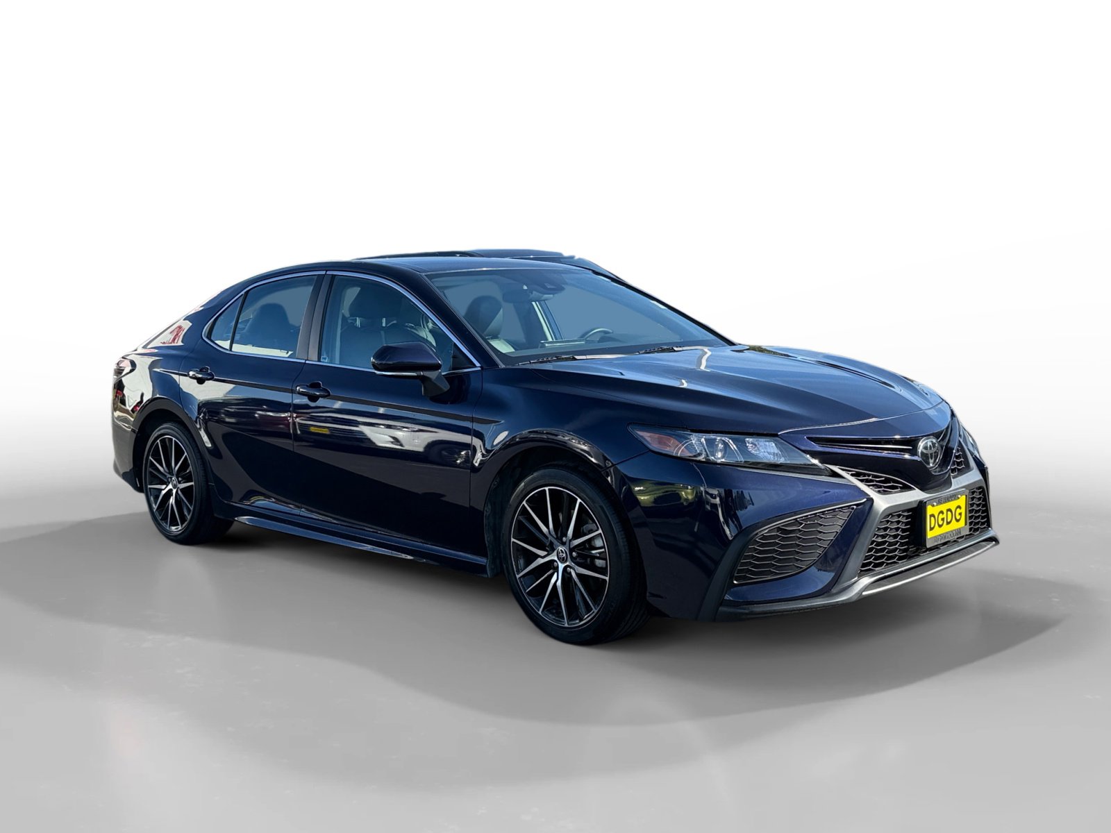 Used 2022 Toyota Camry SE image 7