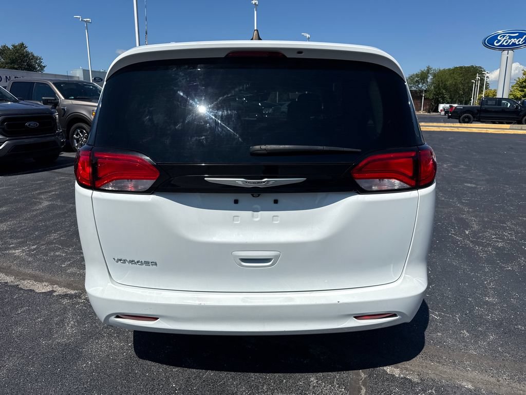 Used 2023 Chrysler Voyager LX FWD image 8