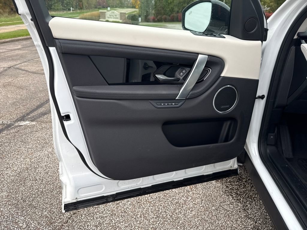 Used 2024 Land Rover Discovery Sport S image 20