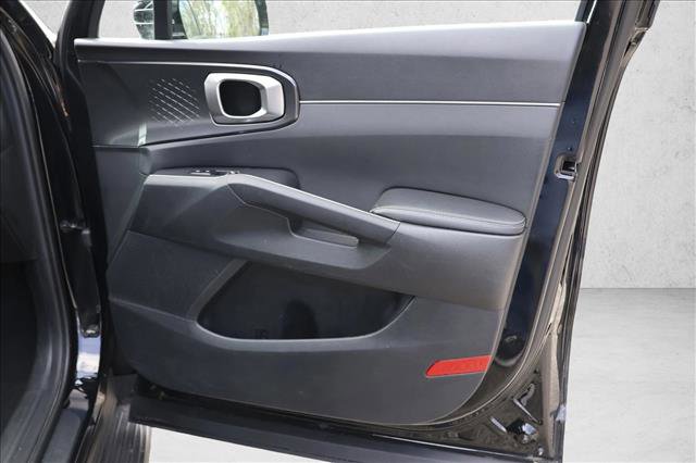 Used 2025 Kia Sorento LX FWD image 29