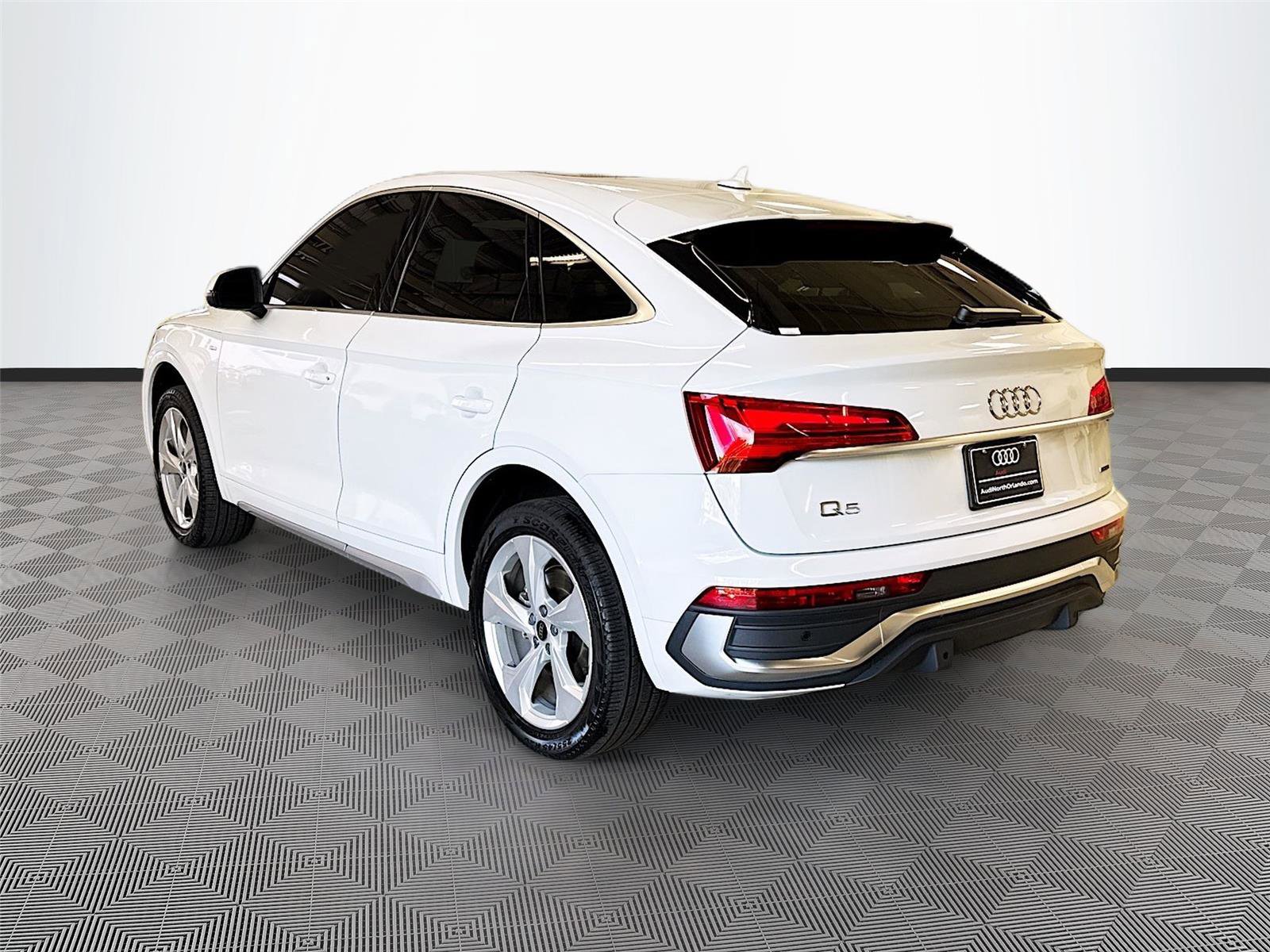 Certified 2025 Audi Q5 2.0T Premium Plus w/ Premium Plus Package AWD/4WD image 5