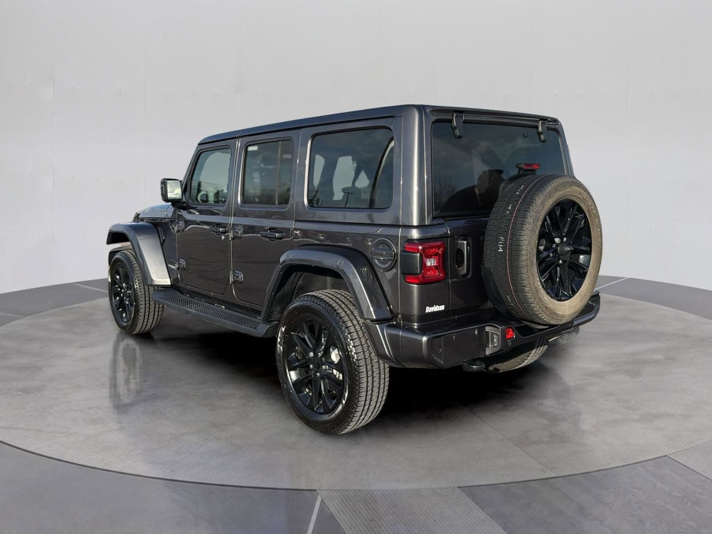Used 2021 Jeep Wrangler Unlimited Sahara image 3