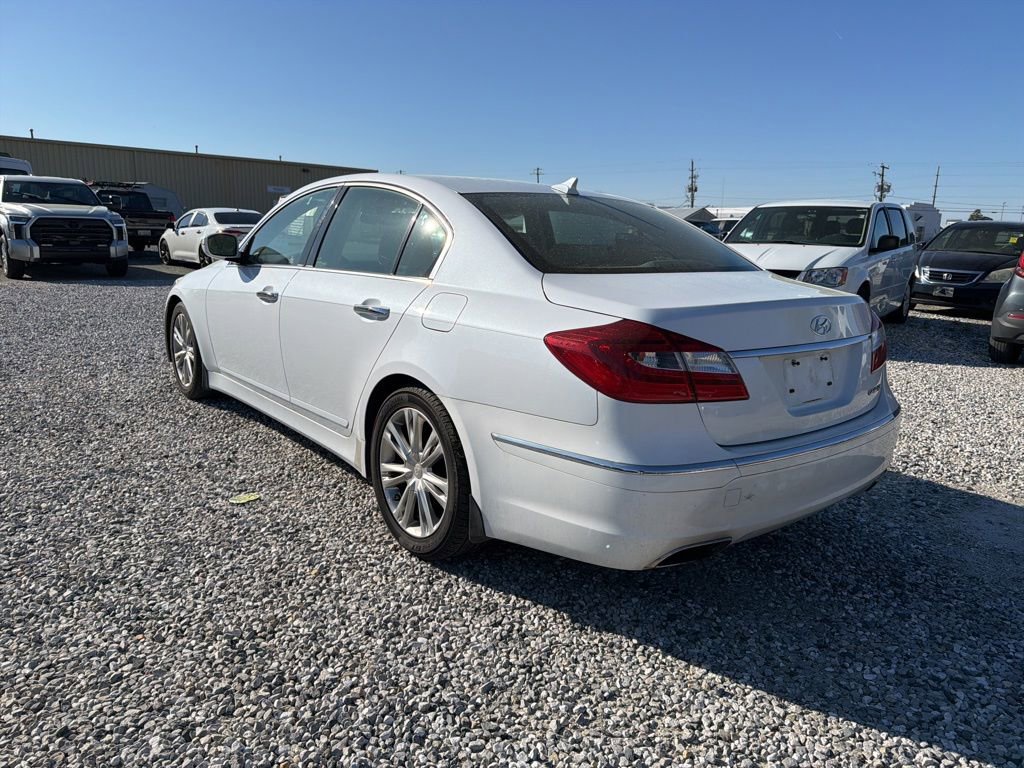 Used 2014 Hyundai Genesis 3.8 image 3