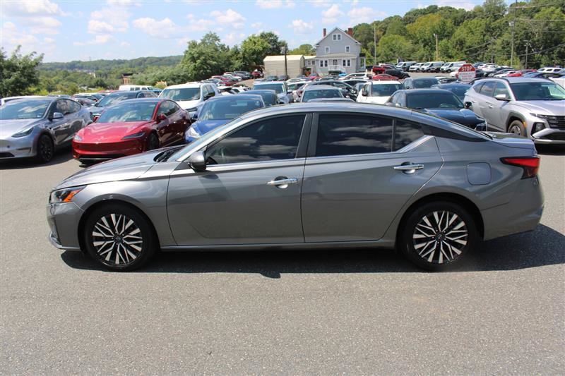 Used 2023 Nissan Altima 2.5 SV FWD image 4