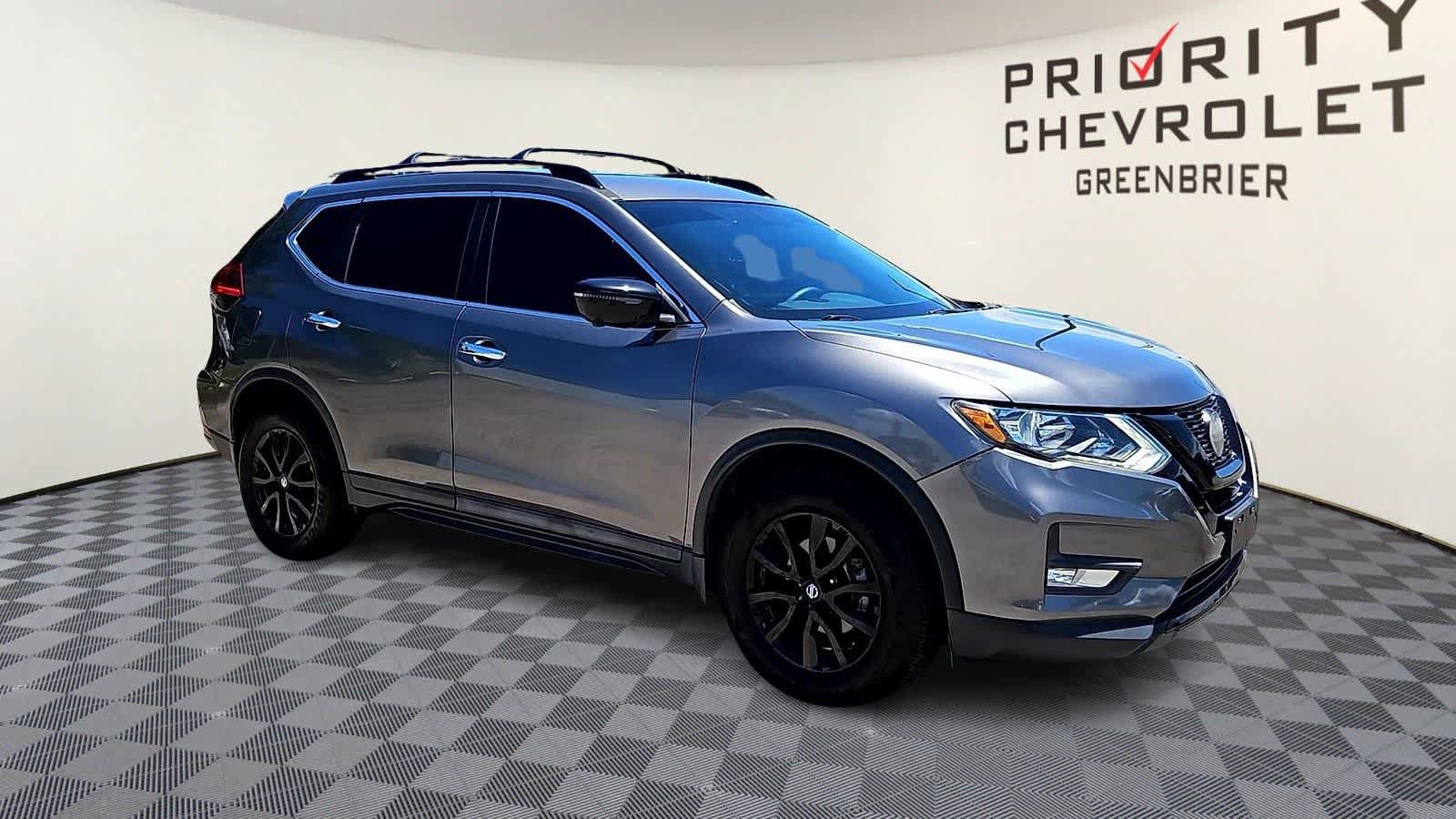 Used 2018 Nissan Rogue SV w/ Premium Package FWD image 2
