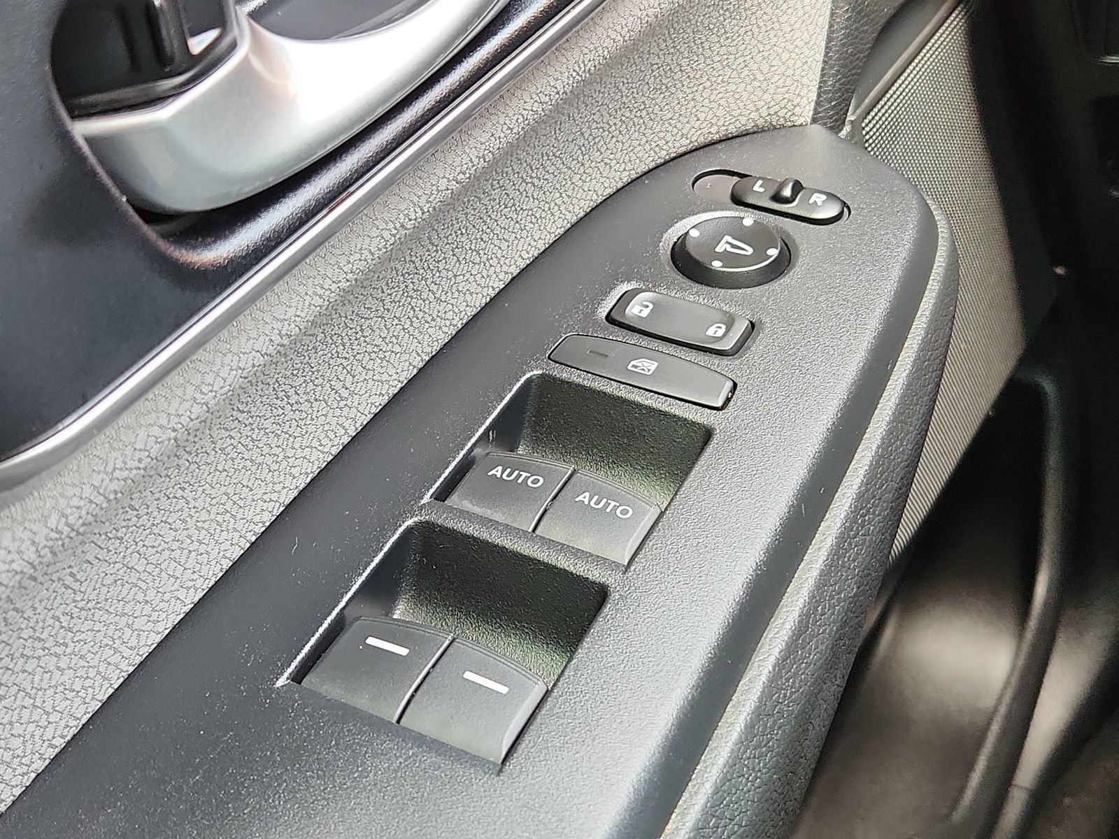Used 2019 Honda CR-V EX image 16