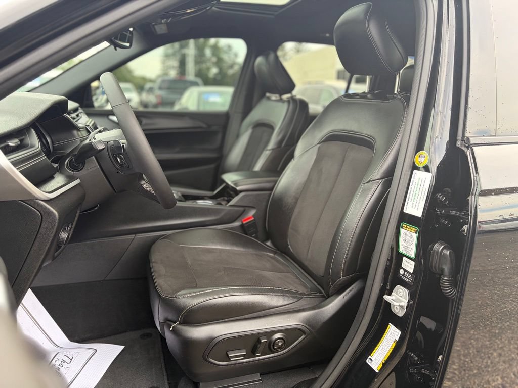 Used 2023 Jeep Grand Cherokee Altitude AWD/4WD image 21
