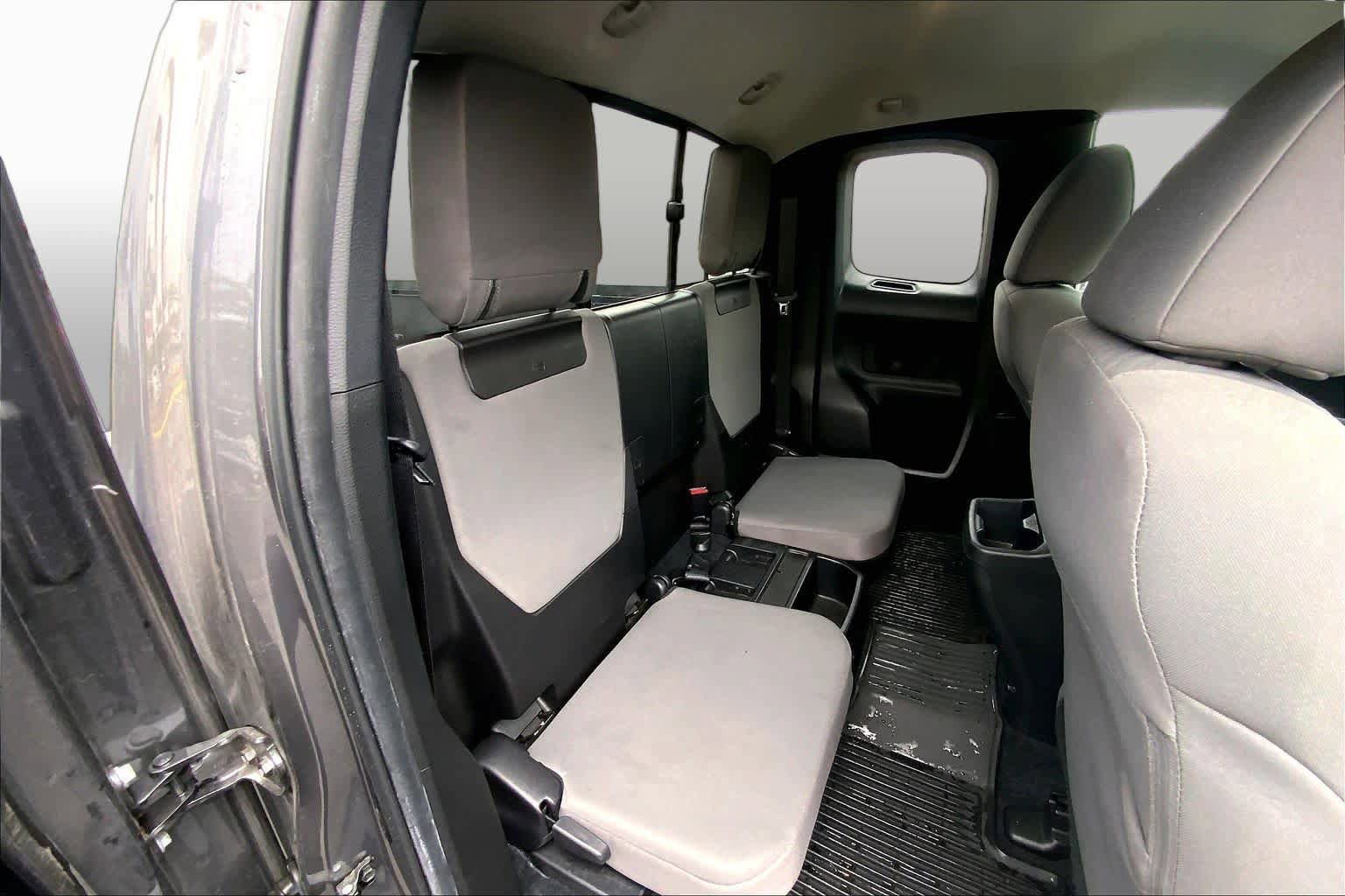 Used 2022 Toyota Tacoma SR w/ SR Convenience Package RWD image 18