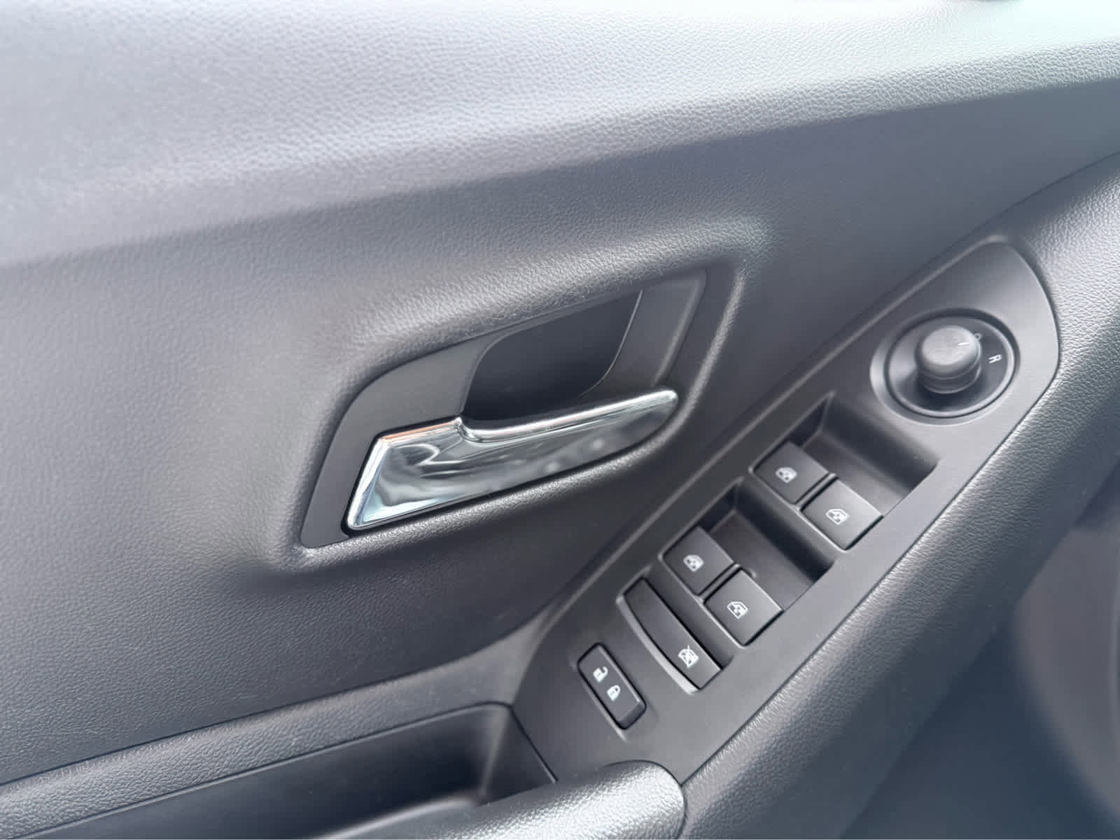 Used 2022 Chevrolet Trax LT w/ LT Convenience Package image 15