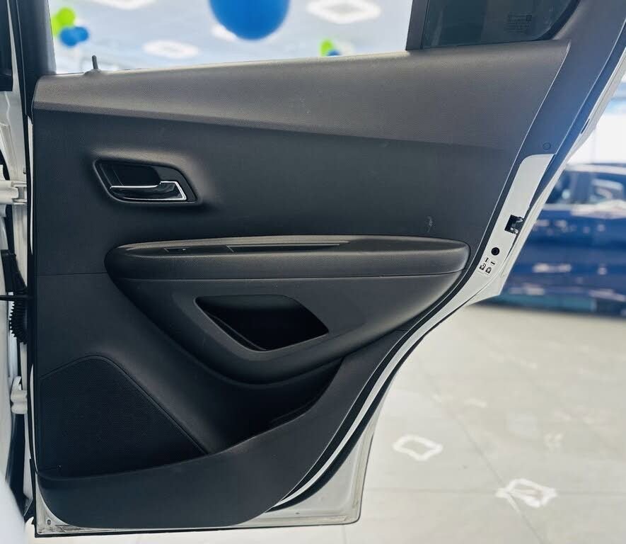 Used 2019 Chevrolet Trax LT w/ LT Convenience Package image 32