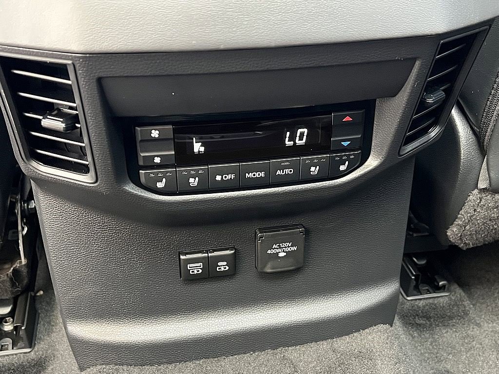 Used 2024 Toyota Sequoia Platinum image 12