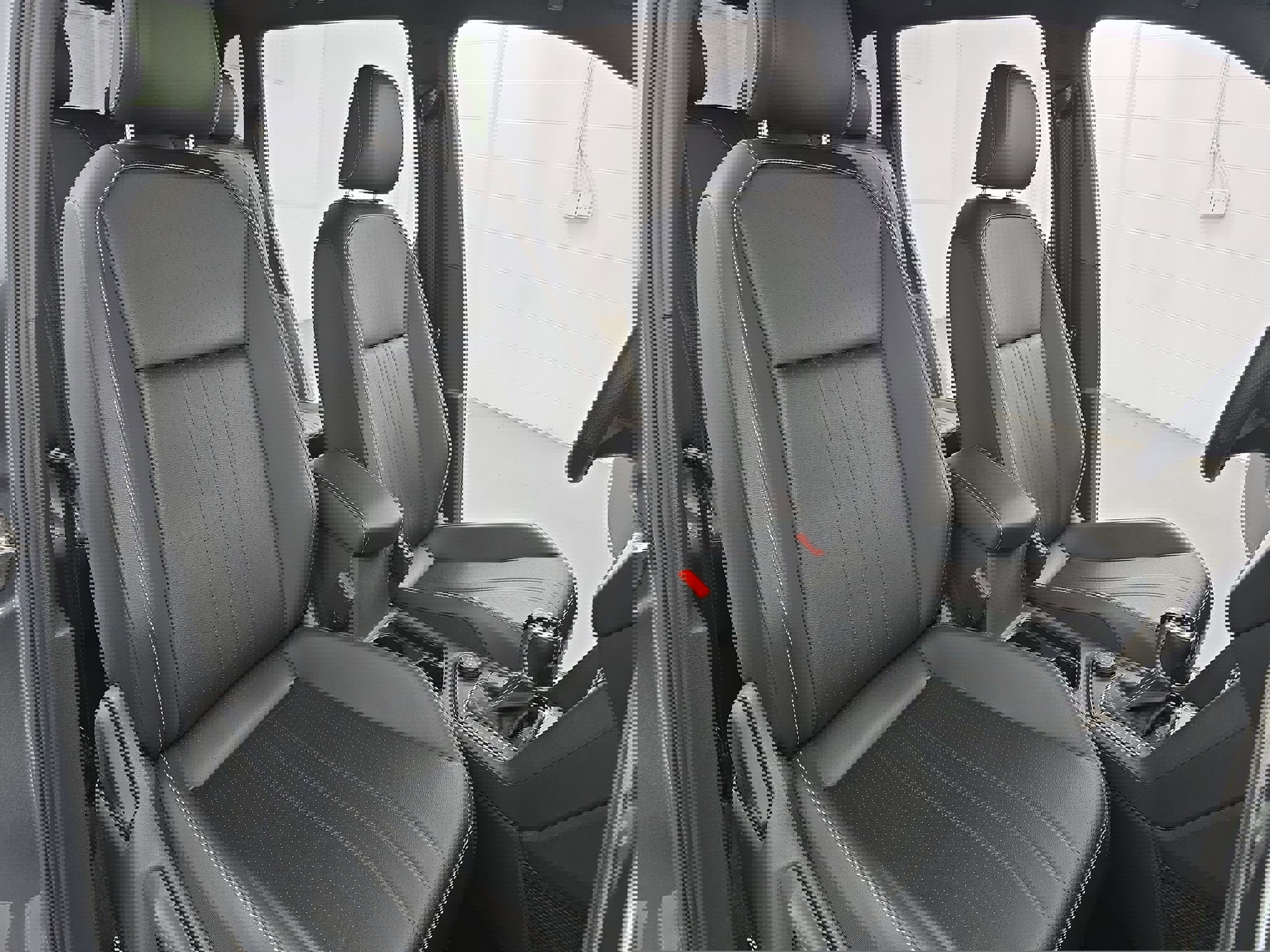 Certified 2024 Volkswagen Tiguan SE R-Line image 10