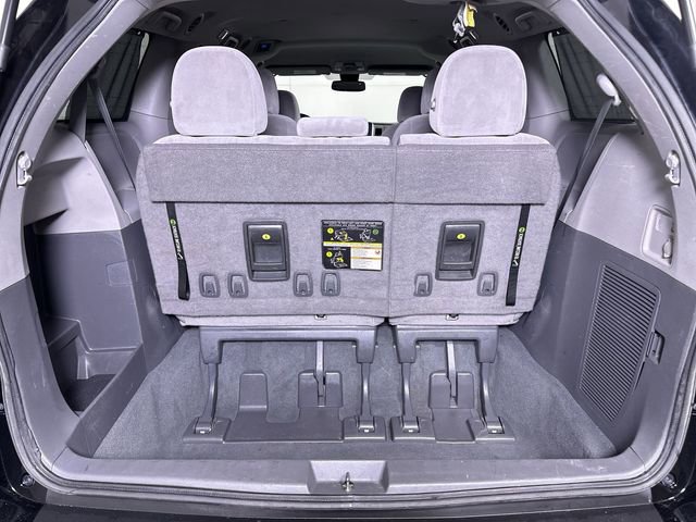 Used 2020 Toyota Sienna LE image 25