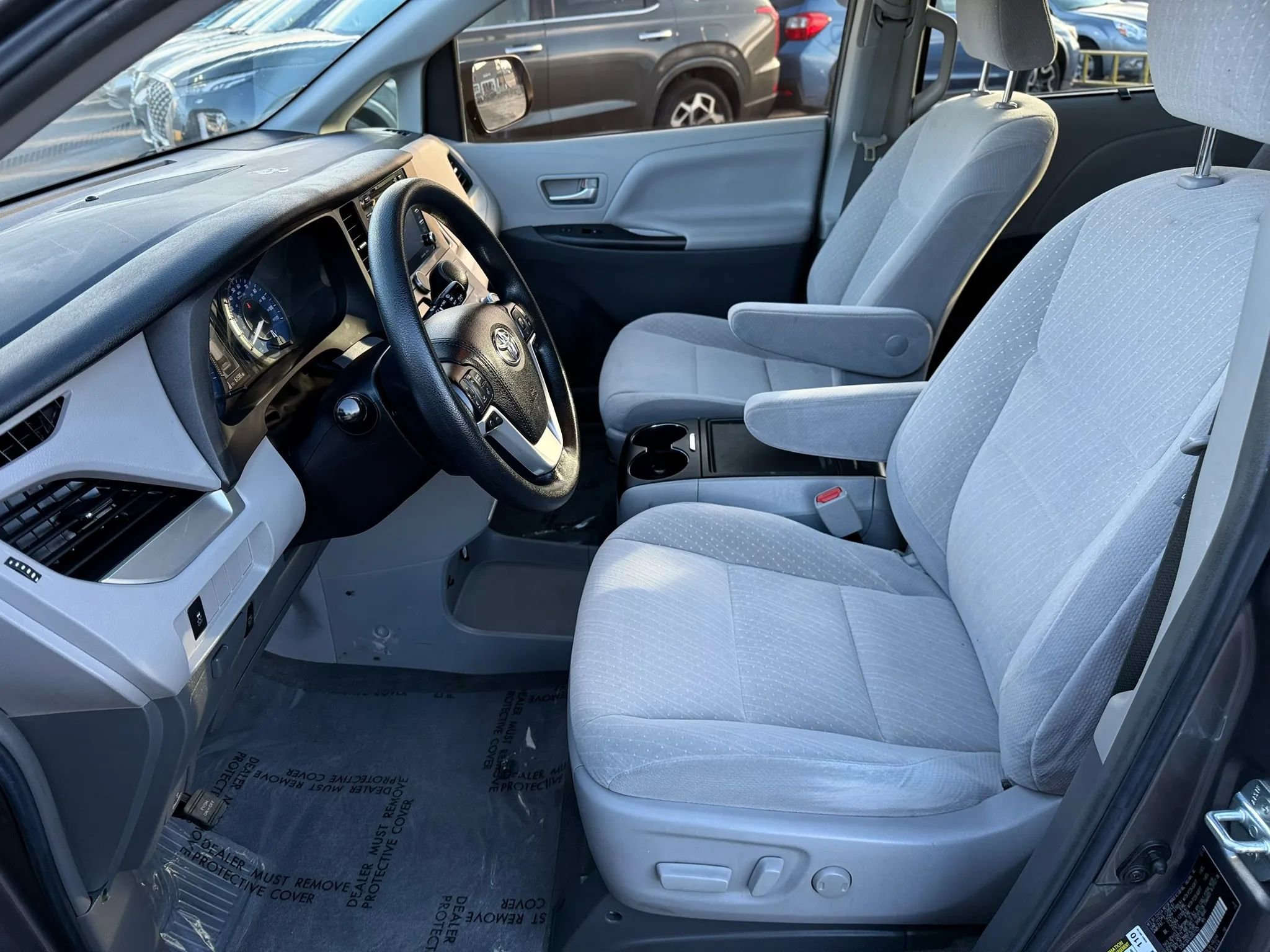 Used 2018 Toyota Sienna LE FWD image 12