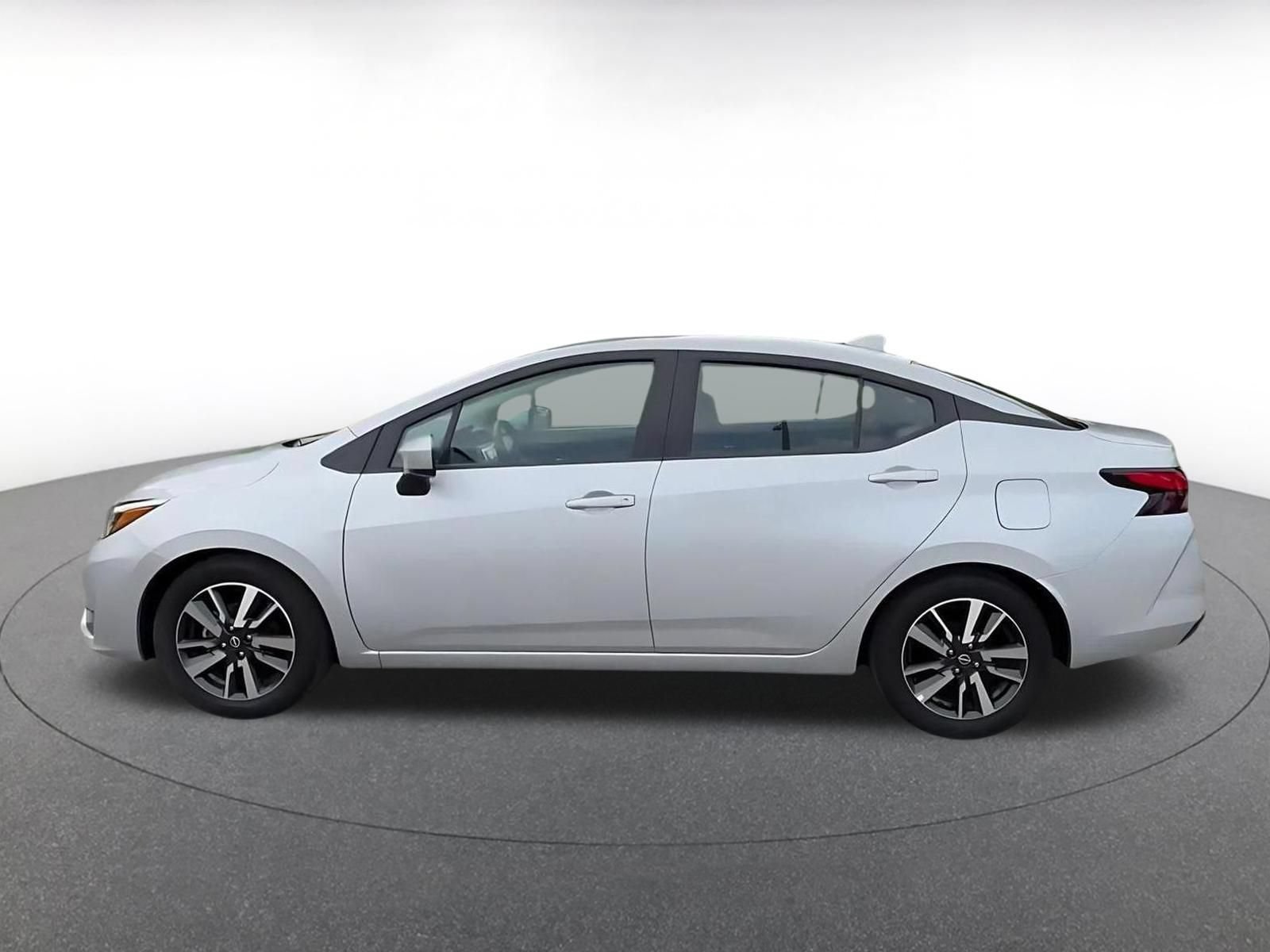 Used 2025 Nissan Versa SV FWD image 9