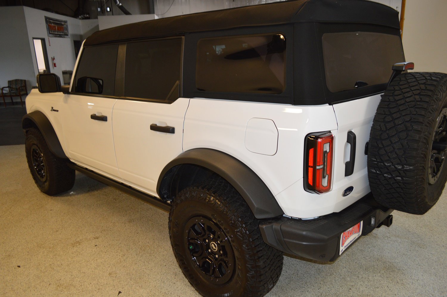 Used 2023 Ford Bronco Wildtrak image 5