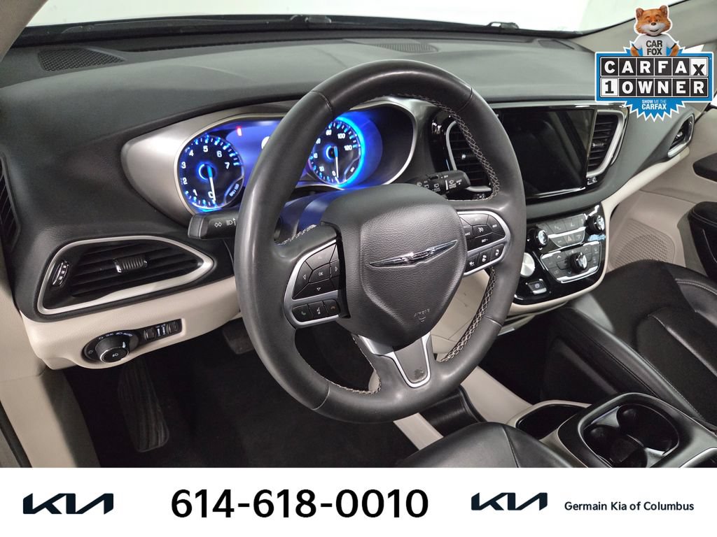 Used 2023 Chrysler Pacifica Touring-L FWD image 17