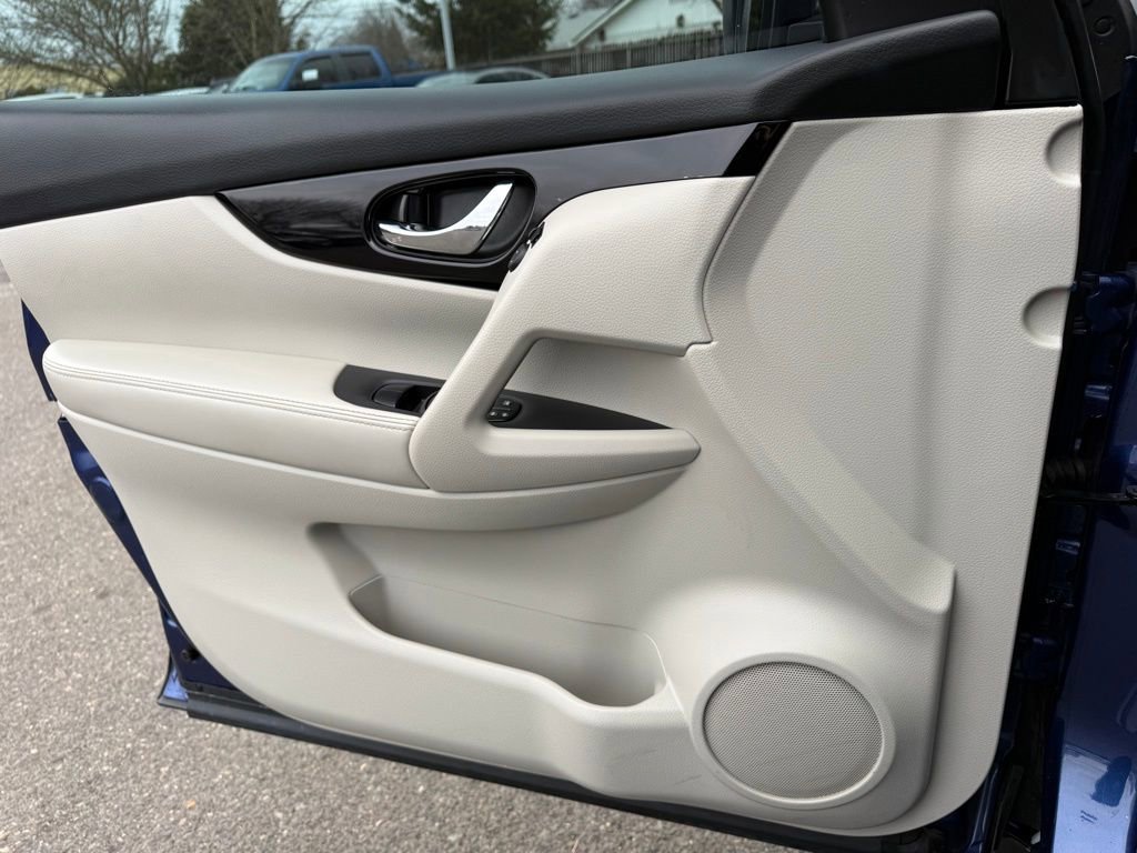 Certified 2022 Nissan Rogue Sport SL image 24