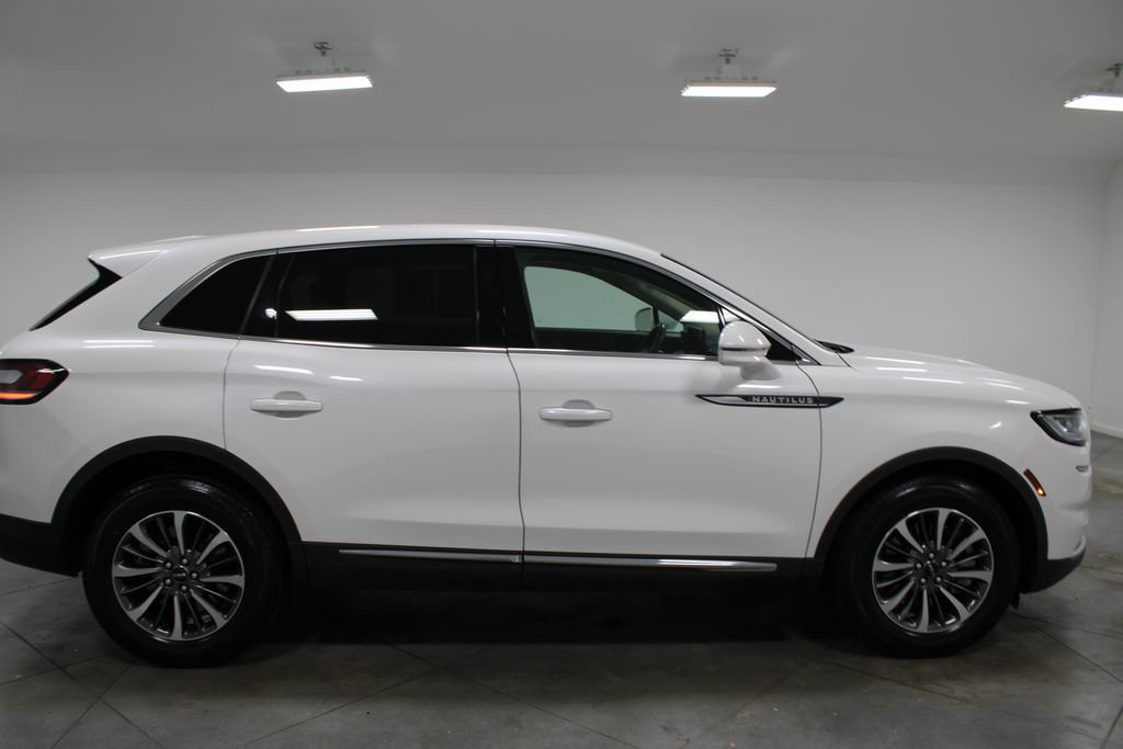 Used 2023 Lincoln Nautilus Reserve w/ Luxury Package AWD/4WD image 11