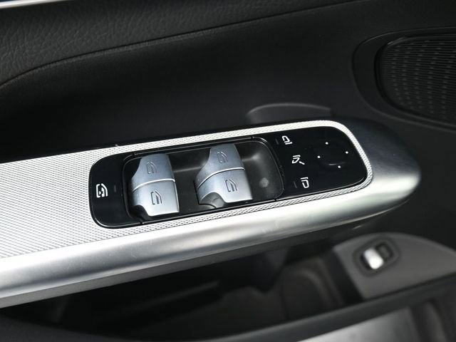 Used 2024 Mercedes-Benz GLC 300 4MATIC image 13