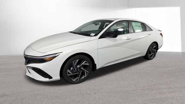 Used 2025 Hyundai Elantra Sport FWD image 4