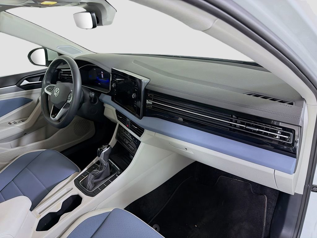 Used 2025 Volkswagen Jetta SE image 28