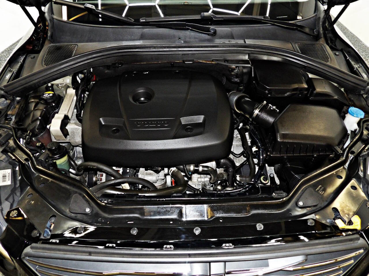 Used 2017 Volvo XC60 T5 Dynamic image 23