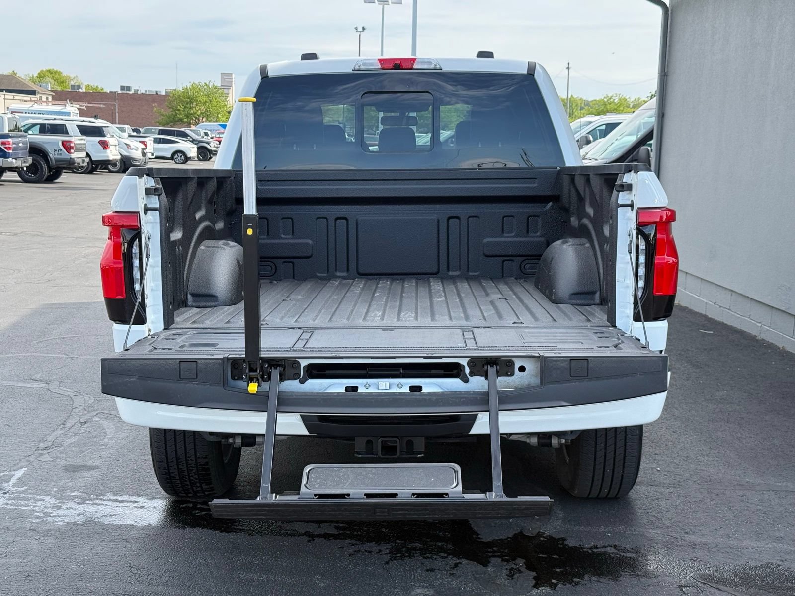 Used 2025 Ford F150 Lightning Lariat AWD/4WD image 39