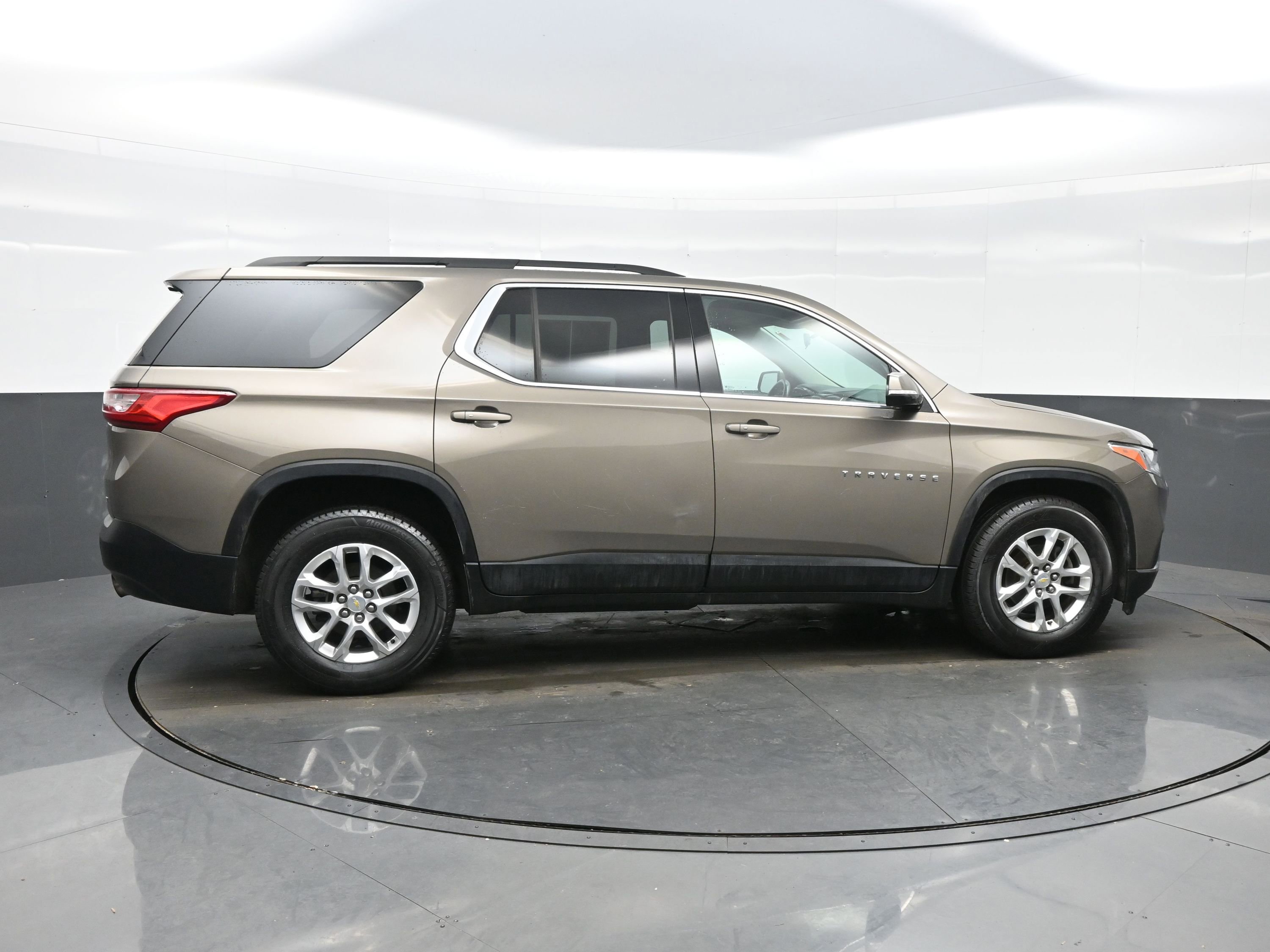 Used 2020 Chevrolet Traverse LT image 9