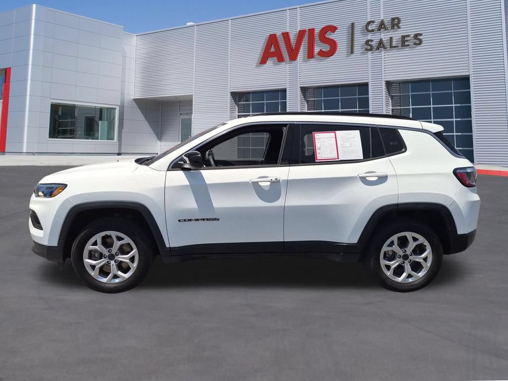 Used 2025 Jeep Compass Latitude w/ Sun & Sound Group AWD/4WD image 10